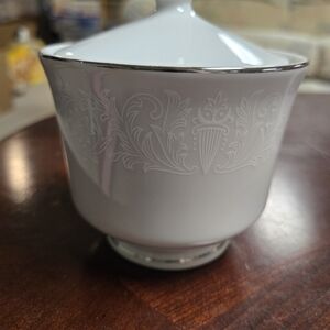 NWOT Vintage Crown Victoria Lovelace Pattern Sugar Bowl With Lid
